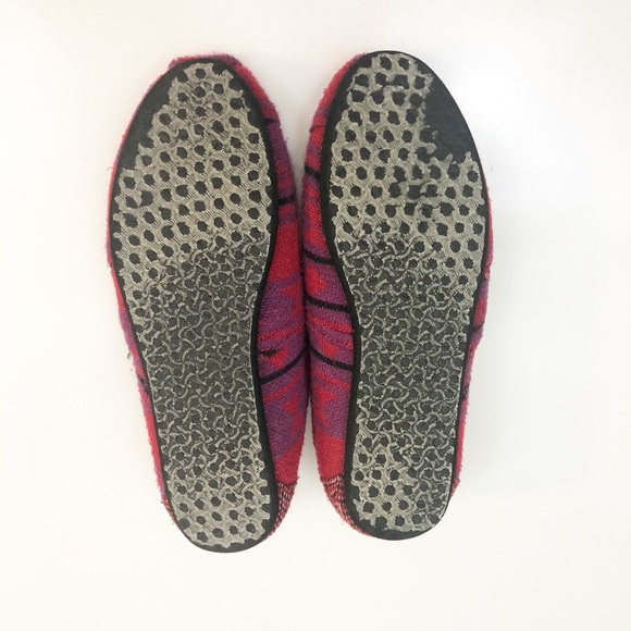 SOLD! Fall Aztec Toms with faux fur inside flats - Picture 7 of 8